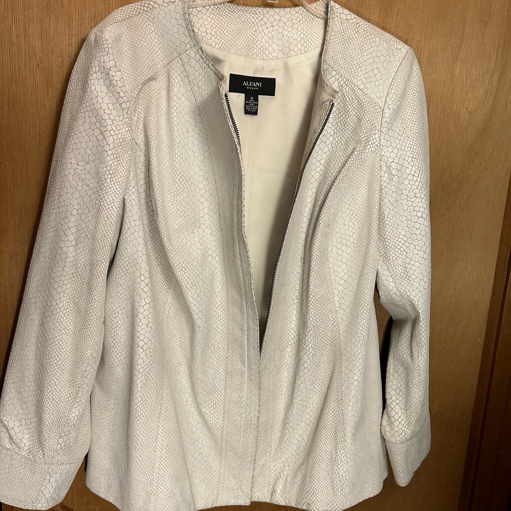 Alfani women white leather jacket.  Size 1X‎ - Picture 2 of 10